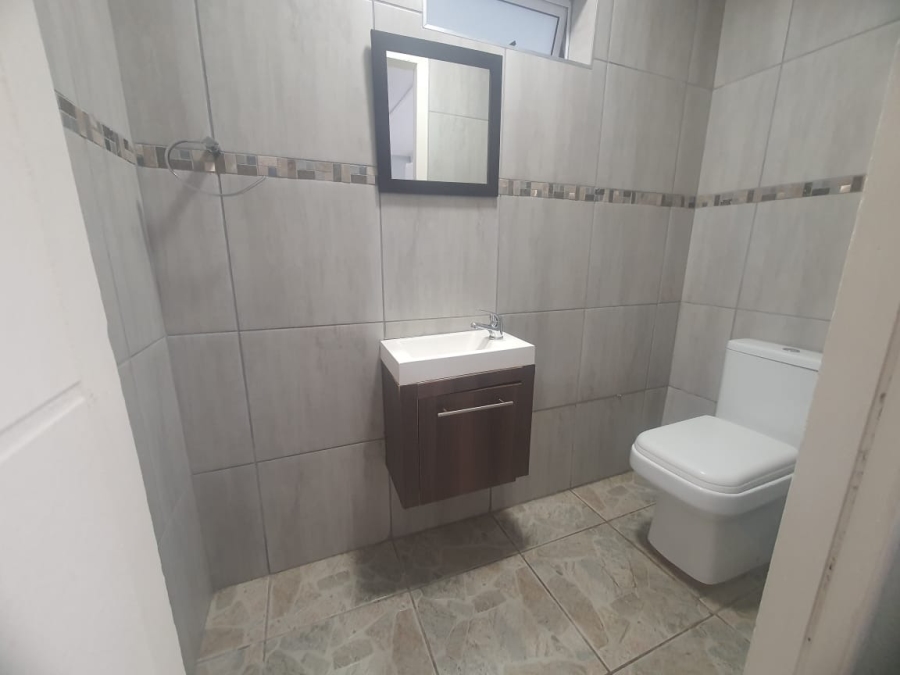 To Let 3 Bedroom Property for Rent in Beacon Bay Eastern Cape